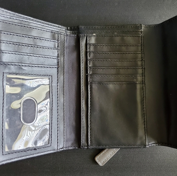 Kenneth Cole Reaction Wallet - Picture 6 of 6
